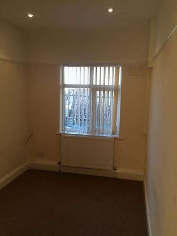  Image of 2 bedroom Flat to rent in Menlove Avenue Mossley Hill Liverpool L18 at Menlove Gardens Allerton Liverpool, L18 2EH