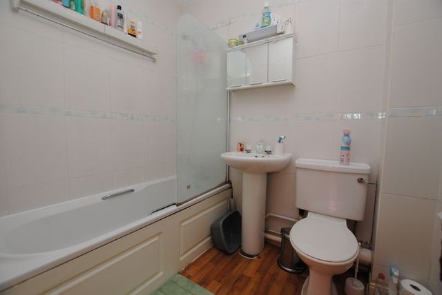  Image of 2 bedroom Flat for sale in Middle Road Southampton SO19 at Middle Road  Southampton, SO19 8BP