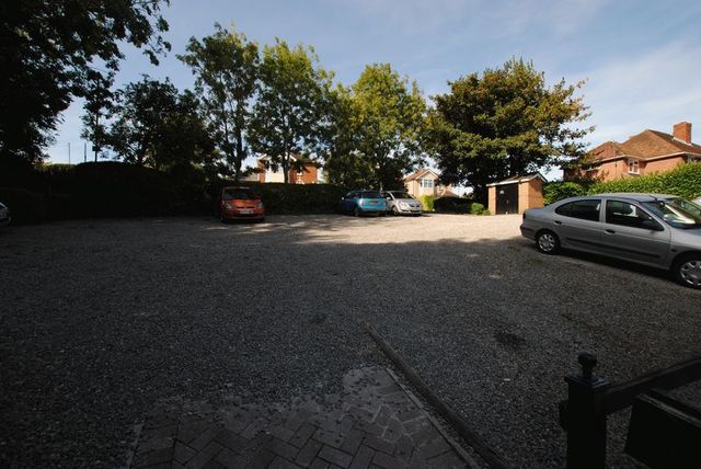  Image of 2 bedroom Flat for sale in Middle Road Southampton SO19 at Middle Road  Southampton, SO19 8BP