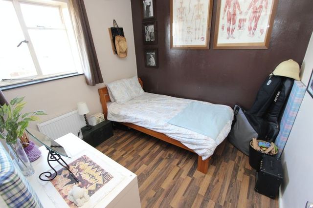  Image of 3 bedroom Terraced house for sale in Windbury Road Southampton SO16 at Windbury Road Millbrook Southampton, SO16 9NP