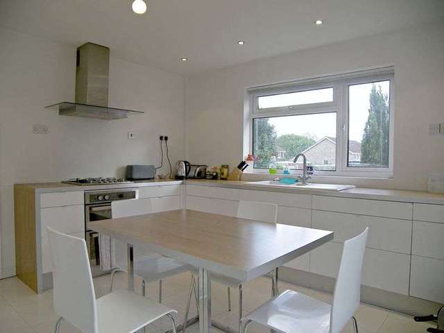  Image of 4 bedroom Detached house to rent in Moggs Mead Petersfield GU31 at Moggs Mead  Petersfield, GU31 4NX