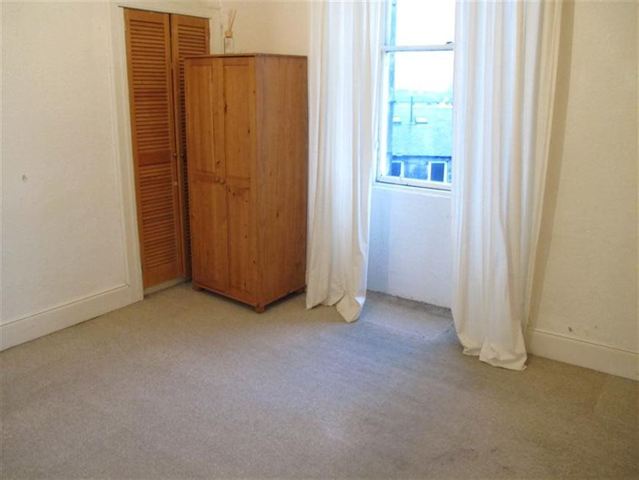  Image of 2 bedroom Flat to rent in Montgomery Street Hillside Edinburgh EH7 at Calton Hill Edinburgh Edinburgh, EH7 5EX