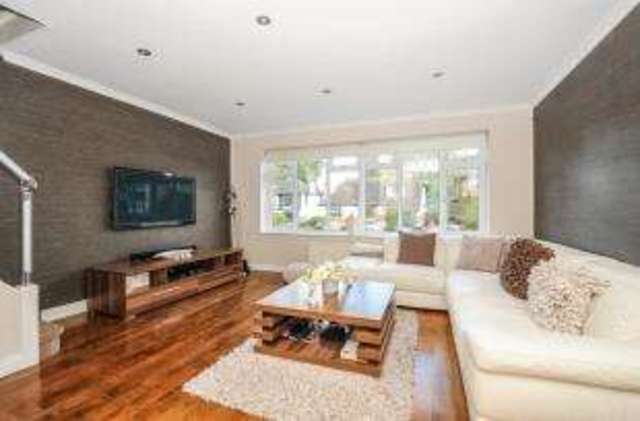  Image of 3 bedroom Town House for sale in Mount Echo Avenue London E4 at North Chingford London Chingford, E4 7JX