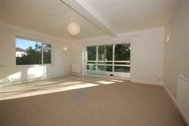  Image of 1 bedroom Flat to rent in Mount Heath North Row Uckfield TN22 at Uckfield, TN22 1ET