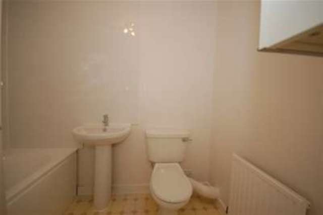  Image of 1 bedroom Flat to rent in Mount Heath North Row Uckfield TN22 at Uckfield, TN22 1ET