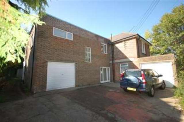 Image of 1 bedroom Flat to rent in Mount Heath North Row Uckfield TN22 at Uckfield, TN22 1ET