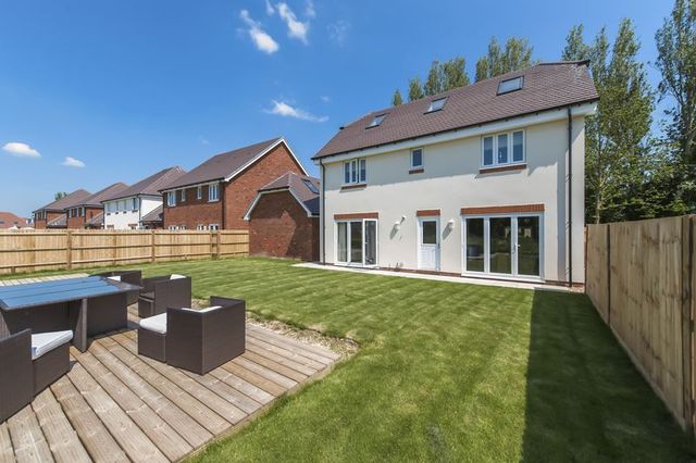  Image of 5 bedroom Detached house for sale in Murrell Gardens Barnham Bognor Regis PO22 at Barnham Bognor Regis, PO22 0DF