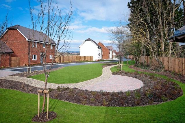 Image of 5 bedroom Detached house for sale in Murrell Gardens Barnham Bognor Regis PO22 at Barnham Bognor Regis, PO22 0DF
