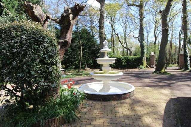  Image of 4 bedroom Detached house for sale in Netley Firs Close Southampton SO19 at Netley Firs Close  Southampton, SO19 6DX