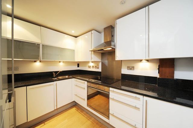  Image of 2 bedroom Detached house to rent in North End Way London NW3 at North End Way Hampstead Hampstead, NW3 7ES
