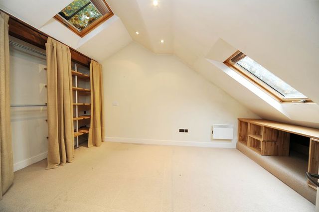  Image of 2 bedroom Detached house to rent in North End Way London NW3 at North End Way Hampstead Hampstead, NW3 7ES