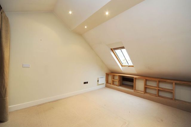  Image of 2 bedroom Detached house to rent in North End Way London NW3 at North End Way Hampstead Hampstead, NW3 7ES