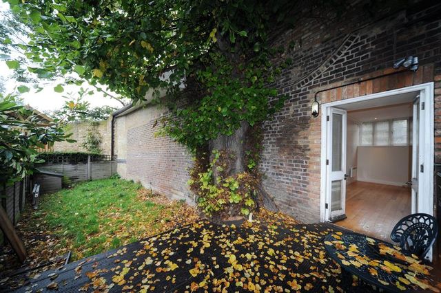  Image of 2 bedroom Detached house to rent in North End Way London NW3 at North End Way Hampstead Hampstead, NW3 7ES