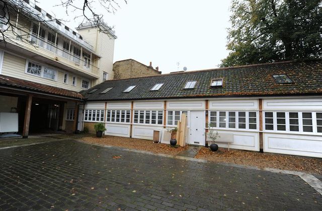  Image of 2 bedroom Detached house to rent in North End Way London NW3 at North End Way Hampstead Hampstead, NW3 7ES