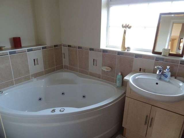  Image of 4 bedroom Detached house for sale in North Lane Othery Bridgwater TA7 at North Lane Othery Bridgwater, TA7 0QG