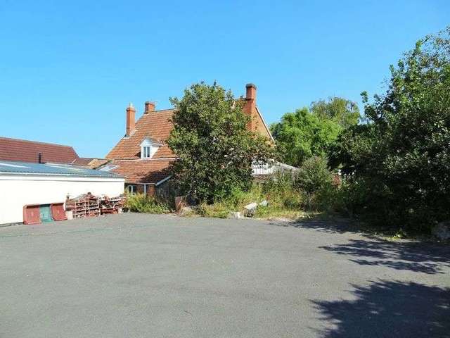  Image of 4 bedroom Detached house for sale in North Lane Othery Bridgwater TA7 at North Lane Othery Bridgwater, TA7 0QG