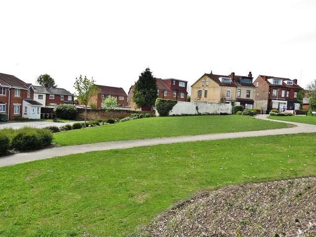  Image of 2 bedroom Property to rent in Oakham Mews Leeds LS9 at Leeds LS9 Leeds, LS9 9AN