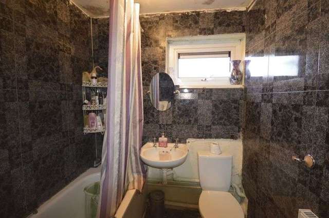  Image of 1 bedroom Flat for sale in Andrewes Street Leicester LE3 at Withdraw  Leicester, LE3 5PA