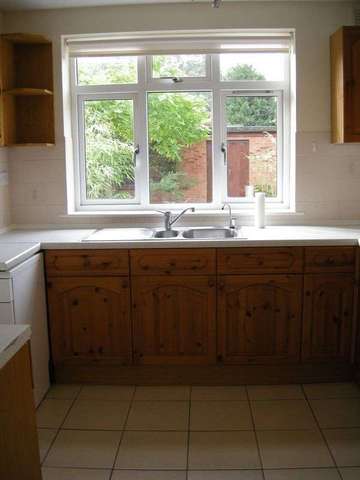  Image of 3 bedroom Semi-Detached house for sale in Plantation Road Tadley RG26 at Plantation Road  Tadley, RG26 4QU