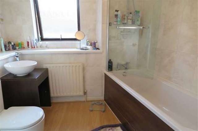  Image of 2 bedroom Flat to rent in Plover Way London SE16 at Surrey Quays, SE16 7TS