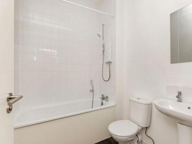  Image of 3 bedroom Flat to rent in Polepark Road Dundee DD1 at Dundee  Dundee, DD1 5QS