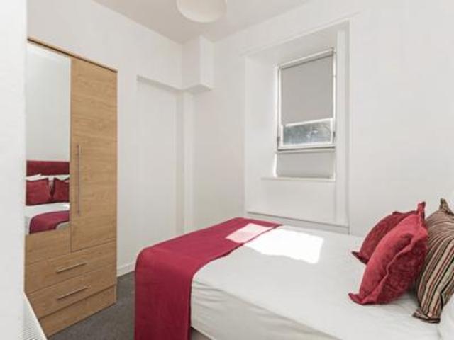  Image of 3 bedroom Flat to rent in Polepark Road Dundee DD1 at Dundee  Dundee, DD1 5QS