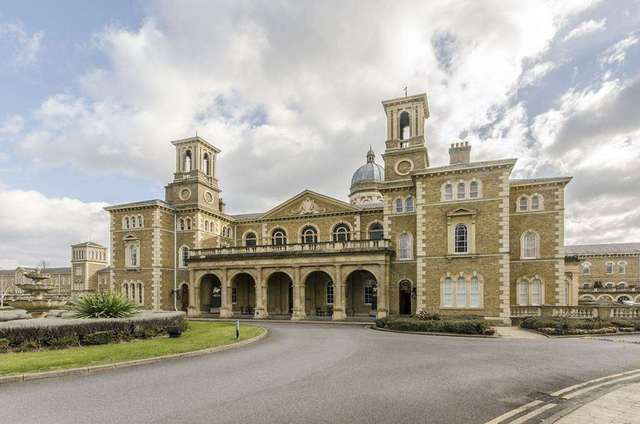  Image of 2 bedroom Flat to rent in Royal Drive London N11 at Princess Park Manor Royal Drive London, N11 3FP