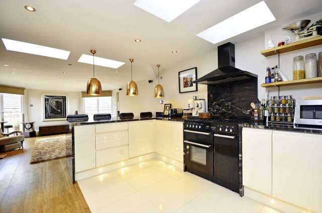  Image of 2 bedroom Flat to rent in Royal Drive London N11 at Princess Park Manor Royal Drive London, N11 3FP