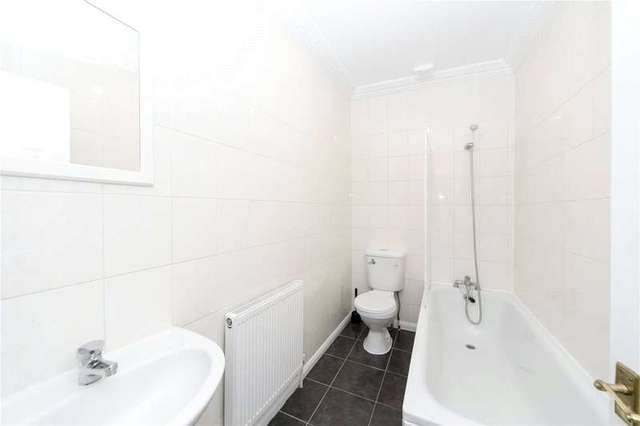  Image of 1 bedroom Flat to rent in Queen Anne Road London E9 at South Hackney London Victoria Park, E9 7AH