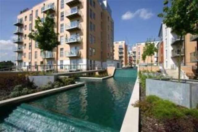  Image of 2 bedroom Flat to rent in Queen Mary Avenue London E18 at London, E18 2FP
