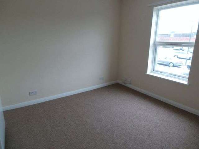  Image of 2 bedroom Terraced house to rent in Queen Street Grantham NG31 at Queen Street  Grantham, NG31 6BS