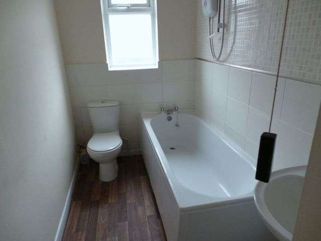  Image of 2 bedroom Terraced house to rent in Queen Street Grantham NG31 at Queen Street  Grantham, NG31 6BS