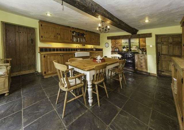  Image of 5 bedroom Detached house to rent in Radford Lane Wolverhampton WV3 at Radford Lane  Wolverhampton, WV3 8JT