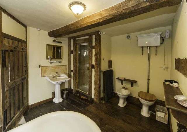  Image of 5 bedroom Detached house to rent in Radford Lane Wolverhampton WV3 at Radford Lane  Wolverhampton, WV3 8JT