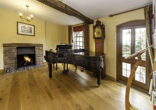  Image of 5 bedroom Detached house to rent in Radford Lane Wolverhampton WV3 at Radford Lane  Wolverhampton, WV3 8JT