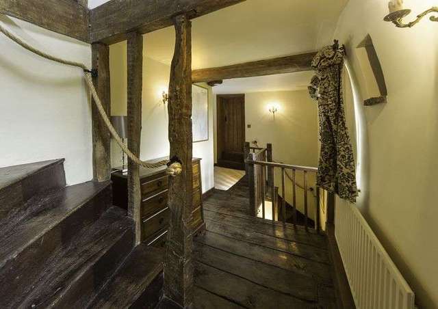  Image of 5 bedroom Detached house to rent in Radford Lane Wolverhampton WV3 at Radford Lane  Wolverhampton, WV3 8JT