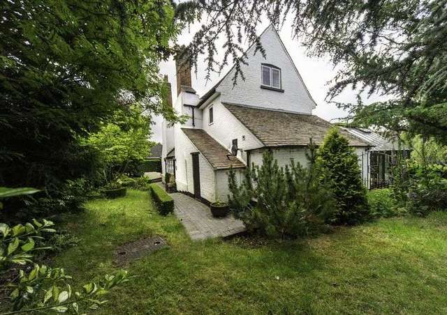  Image of 5 bedroom Detached house to rent in Radford Lane Wolverhampton WV3 at Radford Lane  Wolverhampton, WV3 8JT