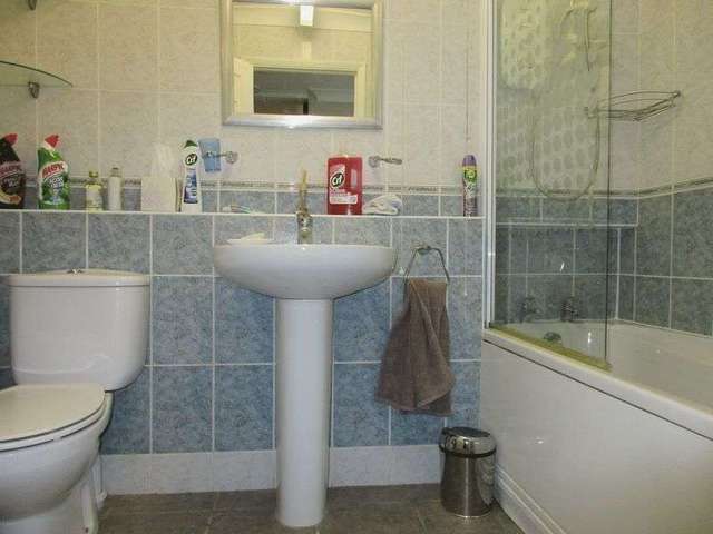 Image of 1 bedroom Property to rent in Raglan Avenue Worthing BN13 at Raglan Avenue  Worthing, BN13 2AW