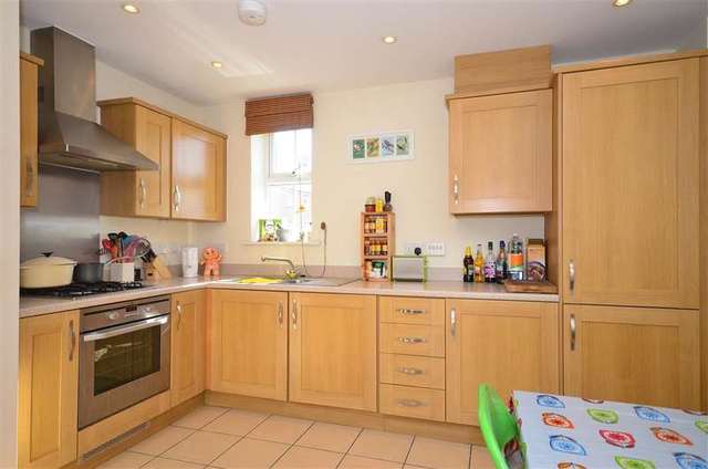  Image of 2 bedroom Apartment for sale in Heathcotes Maidenbower Crawley RH10 at Maidenbower Crawley Crawley, RH10 7DN