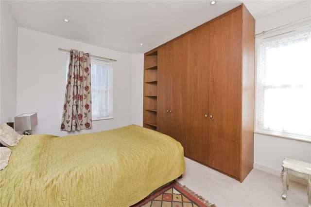  Image of 1 bedroom Flat to rent in Redcliffe Road London SW10 at Redcliffe Road  London, SW10 9NR