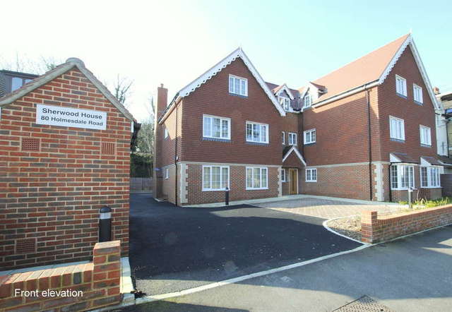  Image of 2 bedroom Flat to rent in Holmesdale Road Reigate RH2 at Surrey Reigate Surrey, RH2 0BX