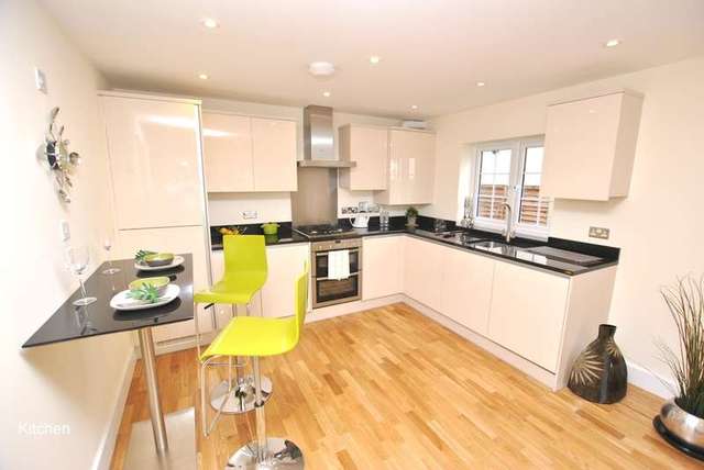  Image of 2 bedroom Flat to rent in Holmesdale Road Reigate RH2 at Surrey Reigate Surrey, RH2 0BX