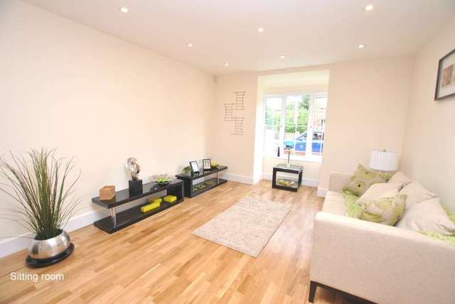 Image of 2 bedroom Flat to rent in Holmesdale Road Reigate RH2 at Surrey Reigate Surrey, RH2 0BX
