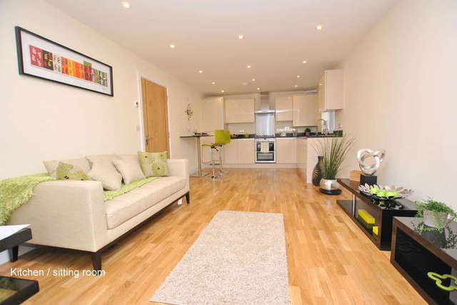  Image of 2 bedroom Flat to rent in Holmesdale Road Reigate RH2 at Surrey Reigate Surrey, RH2 0BX