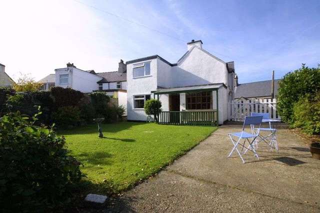  Image of 4 bedroom Semi-Detached house for sale in Rhedyw Road Llanllyfni Caernarfon LL54 at Rhedyw Road  Caernarfon, LL54 6SG
