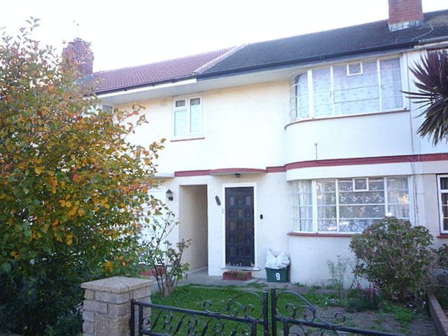  Image of 2 bedroom Terraced house for sale in Richmond Avenue Feltham TW14 at Richmond Avenue  Bedfont, TW14 9SG