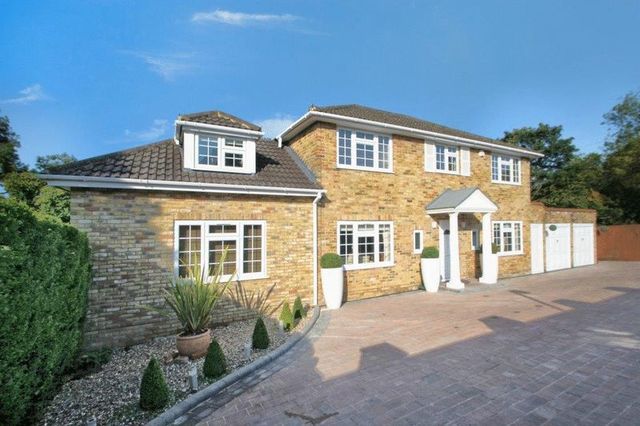  Image of 5 bedroom Detached house for sale in Ridge Way High Wycombe HP13 at Ridge Way  High Wycombe, HP13 5BE