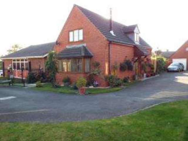  Image of 3 bedroom Bungalow for sale in Roman Way Dordon Tamworth B78 at Dordon Tamworth Dordon, B78 1RD