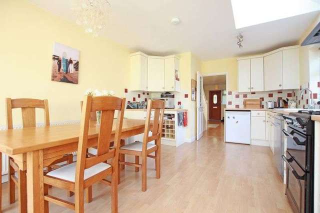  Image of 4 bedroom Property for sale in Elm Tree Gardens Romsey SO51 at Elm Tree Gardens  Romsey, SO51 5SU