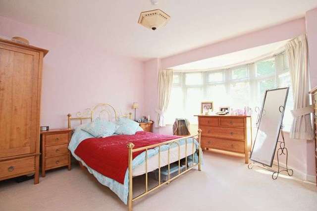  Image of 4 bedroom Property for sale in Elm Tree Gardens Romsey SO51 at Elm Tree Gardens  Romsey, SO51 5SU